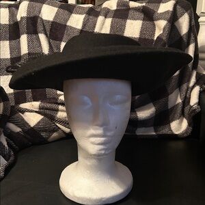 EUC Giovannio of Florence/New York women’s formal wide brimmed black wool hat